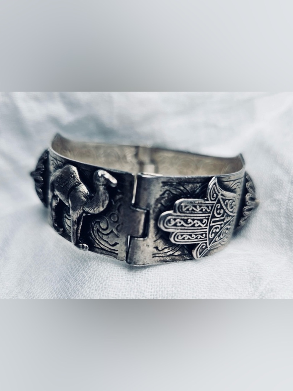 Vintage Gold-Tone Elephant Motif Bracelet - Picture 10 of 13